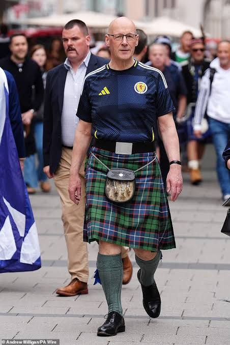 GreenBhoy1967's tweet photo. Yoons fizzing about John Swinney attending the World Cup. Public money they say.
These are the same people who said nothing about £840k for Boris's Brexit plane or £2.6 billion on Rwanda.
Scotland's at the World Cup. Our First Minister is there representing us. Deal with it. 🏴󠁧󠁢󠁳󠁣󠁴󠁿 https://t.co/qURDd69lIo
