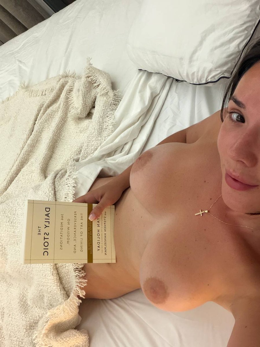 imevesweet's tweet photo. I read a few pages of this book in bed in the morning. 

Anyone else have a book like that? Show me😇 https://t.co/CDWVFmBQkh