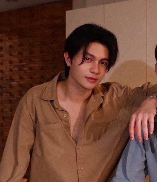pwesp_'s tweet photo. กองนี้เขาประหยัดกระดุม เหรอคะ 👀

#YouManiacSeriesQ17 
#YouManiacSeries 
#williamjkp https://t.co/1TRgzlWSFM