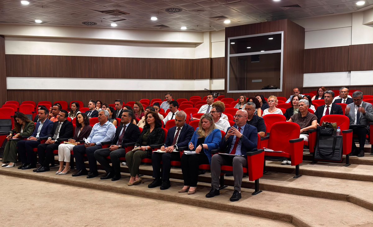 izmir_vdb's tweet photo. “KDV İadelerinde Etkinliğin Artırılması ve Vergi Dairelerinde Uygulama Birliğinin Sağlanması” konulu bilgilendirme ve değerlendirme sunumu gerçekleştirilmiştir. https://t.co/7XVAH4adcd