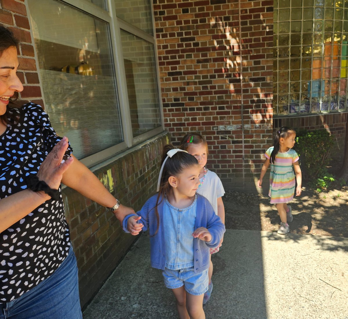 OssiningSchools's tweet photo. We were delighted to welcome Pre-K students from Ossining Children's Center for a special tour of Park School! The students explored our classrooms, library, cafeteria, outdoor learning spaces, and more while getting a glimpse of what awaits them next year. #opride https://t.co/AWWEH5quZh