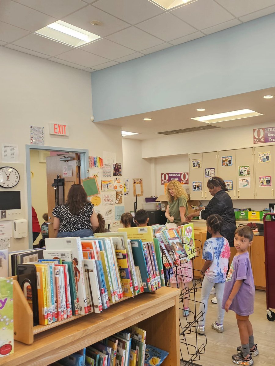 OssiningSchools's tweet photo. We were delighted to welcome Pre-K students from Ossining Children's Center for a special tour of Park School! The students explored our classrooms, library, cafeteria, outdoor learning spaces, and more while getting a glimpse of what awaits them next year. #opride https://t.co/AWWEH5quZh