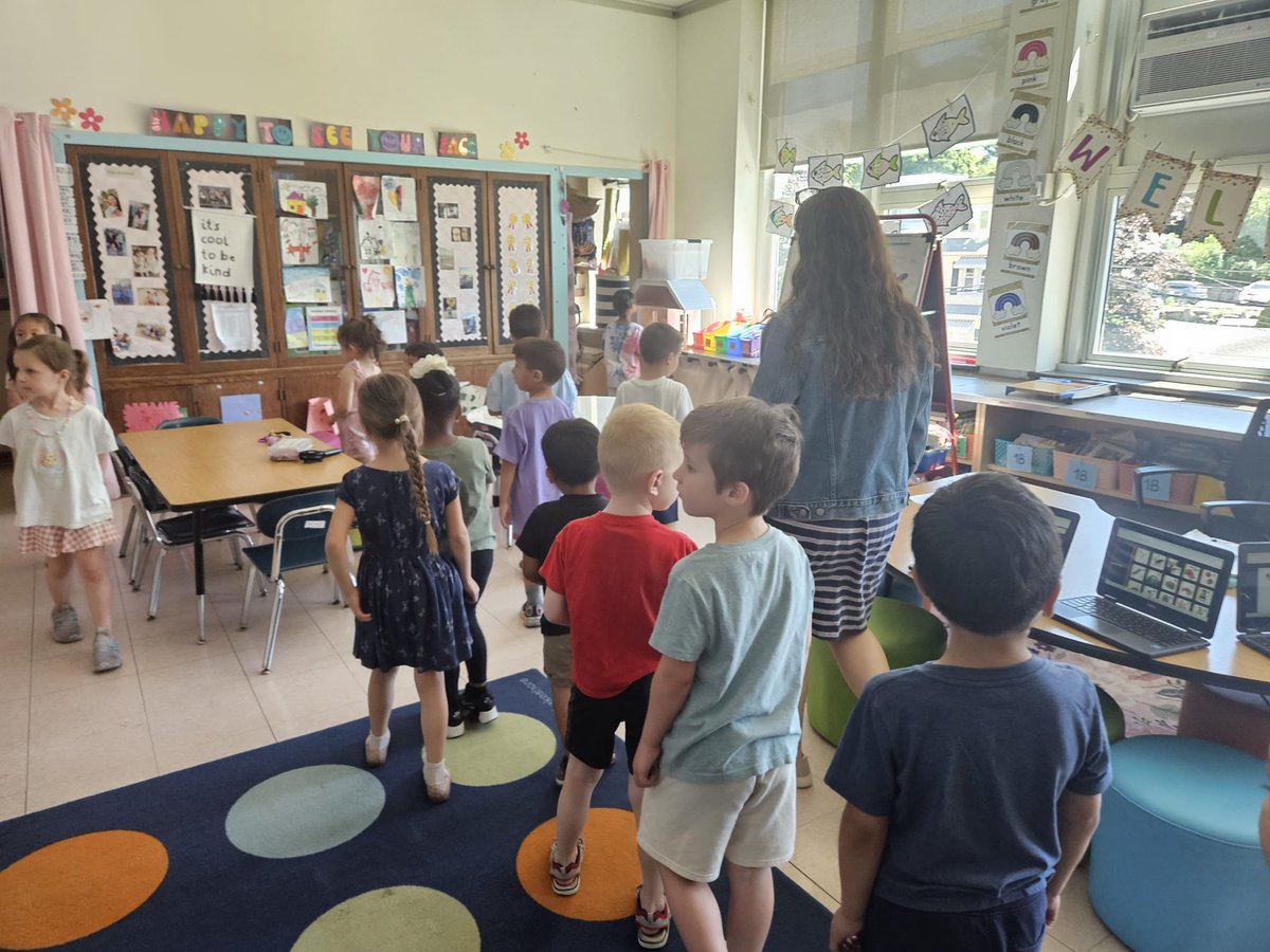 OssiningSchools's tweet photo. We were delighted to welcome Pre-K students from Ossining Children's Center for a special tour of Park School! The students explored our classrooms, library, cafeteria, outdoor learning spaces, and more while getting a glimpse of what awaits them next year. #opride https://t.co/AWWEH5quZh