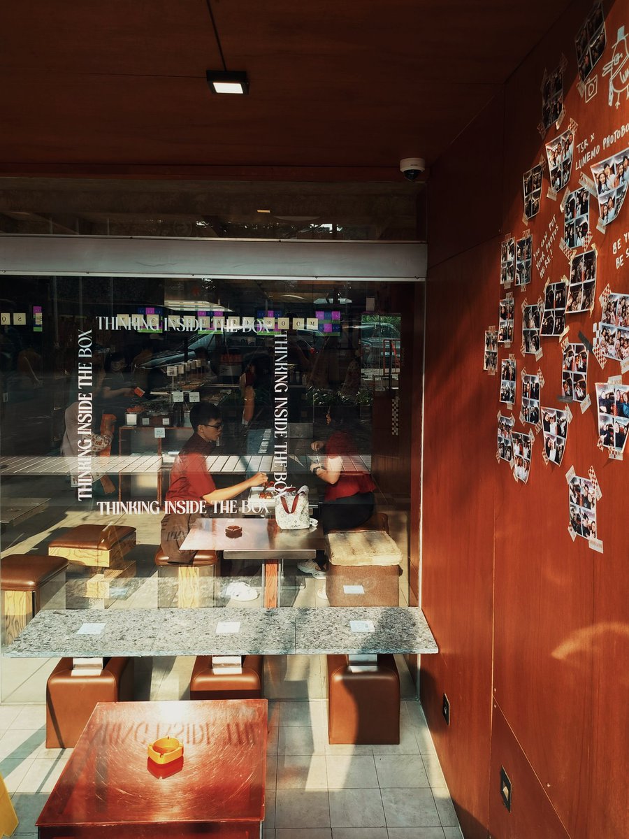 Reginaghie's tweet photo. ••
Bakery shop.
#cafe #bakery #building #design #corner #photography #photographyisart #photos #aboutsunday #weekend #latepost #🫶
•• https://t.co/6Mzwd13mb0