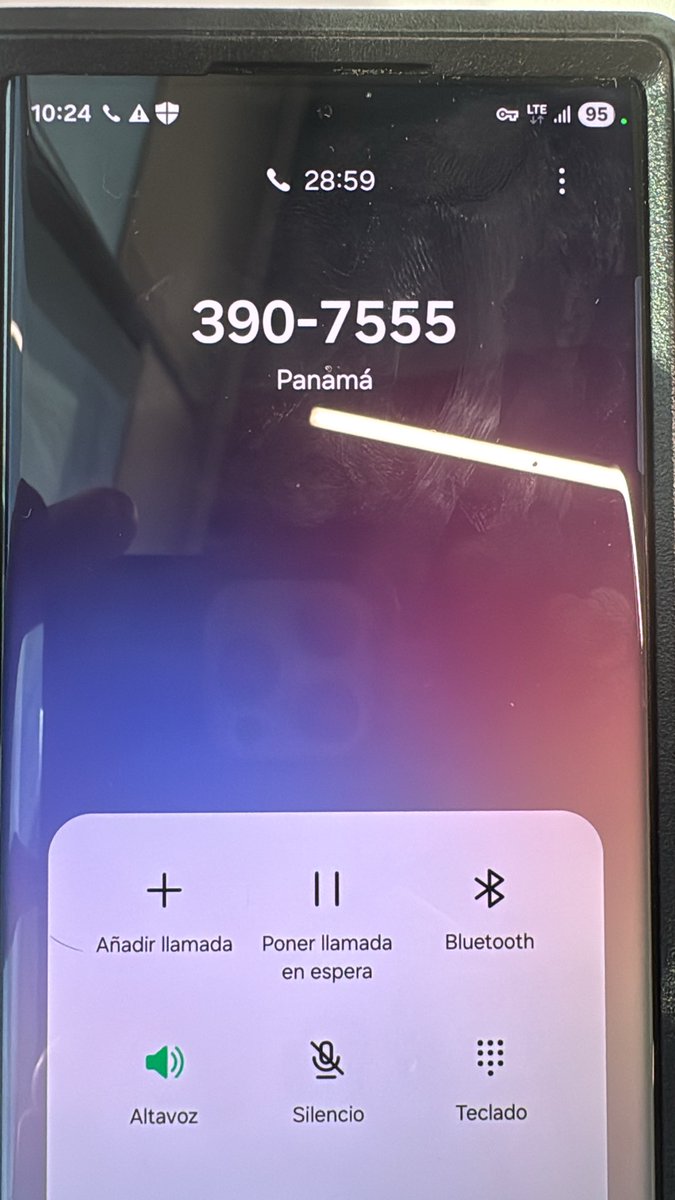 samuelherrb's tweet photo. @TigoPanama 30 minutos de mi vida perdidos con ustedes y sin respuesta de nada! Por un cobro que me están haciendo de más y no hay manera que aunq haya ido un técnico a mi casa ustedes puedan solucionar mi tema! Que ineptitud y qué lástima que no tenga para donde más agarrar! https://t.co/4gSBso9vQD