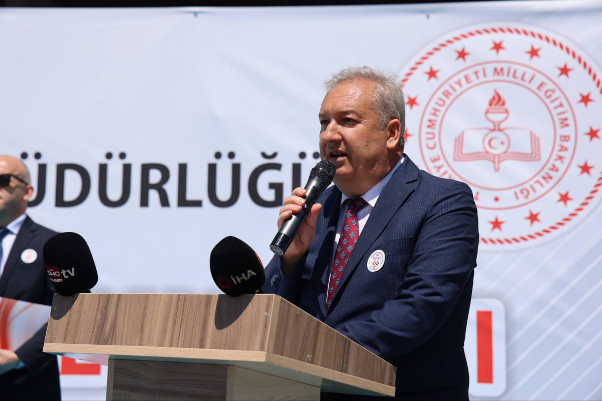 NigdeHEM's tweet photo. Niğde Halk Eğitimi Merkezi tarafından Hayat Boyu Öğrenme Haftası kapsamında düzenlenen yıl sonu sergisi, protokol üyeleri ve vatandaşlarımızın yoğun katılımıyla gerçekleştirildi.

@NigdeValiligi 
@tcmeb 
@mebhbogm 
@nigdeilmem
@elifozbek36 
@orhancetinn45 

#NiğdeHalkEğitimi https://t.co/3BdcOcv8Rr