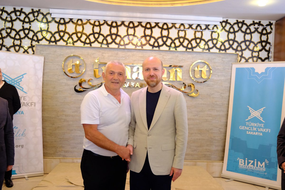 SelimSeyfettin's tweet photo. Değerli dostum Düya Etnospor Konfederasyonu Başkanı Bilal Erdoğan ile Sakarya’da bir araya geldik. Sakarya’mızın kıymetli milletvekilleri, Valisi ve Belediye Başkanı'nın katılımları ile Sakaryaspor kulübümüzü konuştuk.

#Sakarya #Sakaryaspor #Spor #Türkiye https://t.co/kGrsTIZjFq
