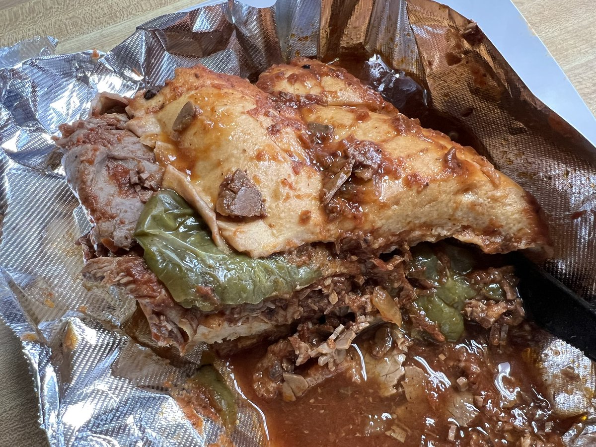 chibbqk1ng's tweet photo. My favorite sandwich in Indiana is the ‘Italian Roast Beef’ at Art’s Varsity Pizza. They roast it in a red sauce and hand slice the next day before returning it to the gravy for serving. Locals order with or without ‘mangoes’ which is regional slang for green peppers. Since 1956. https://t.co/i6BHBPzVEl