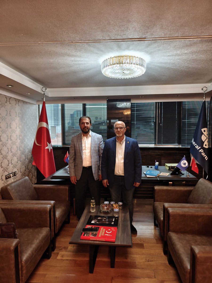 Liberalparti_TR's tweet photo. MAK Danışmanlık Yönetim Kurulu Başkanı Mehmet Ali Kulat yeni genel merkezimiz için hayırlı olsun ziyaretinde bulundu. 

Nazik ziyaretleri için @malikulat’a çok teşekkür ederiz. https://t.co/9RYmXMXFme