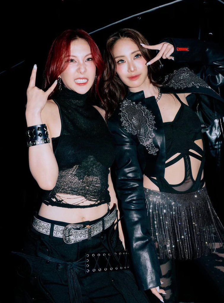 p_mie200's tweet photo. ขอบคุณอะไรก็ตามที่ทำให้ทั้งคู่ปลดล็อค เป็นเซฟโซนที่ดีของกันและกันนะ สองพี่ใหญ่พากันเลี้ยงน้องๆด้วย 👊🏻🫶🏻 https://t.co/b7DRxUKltg