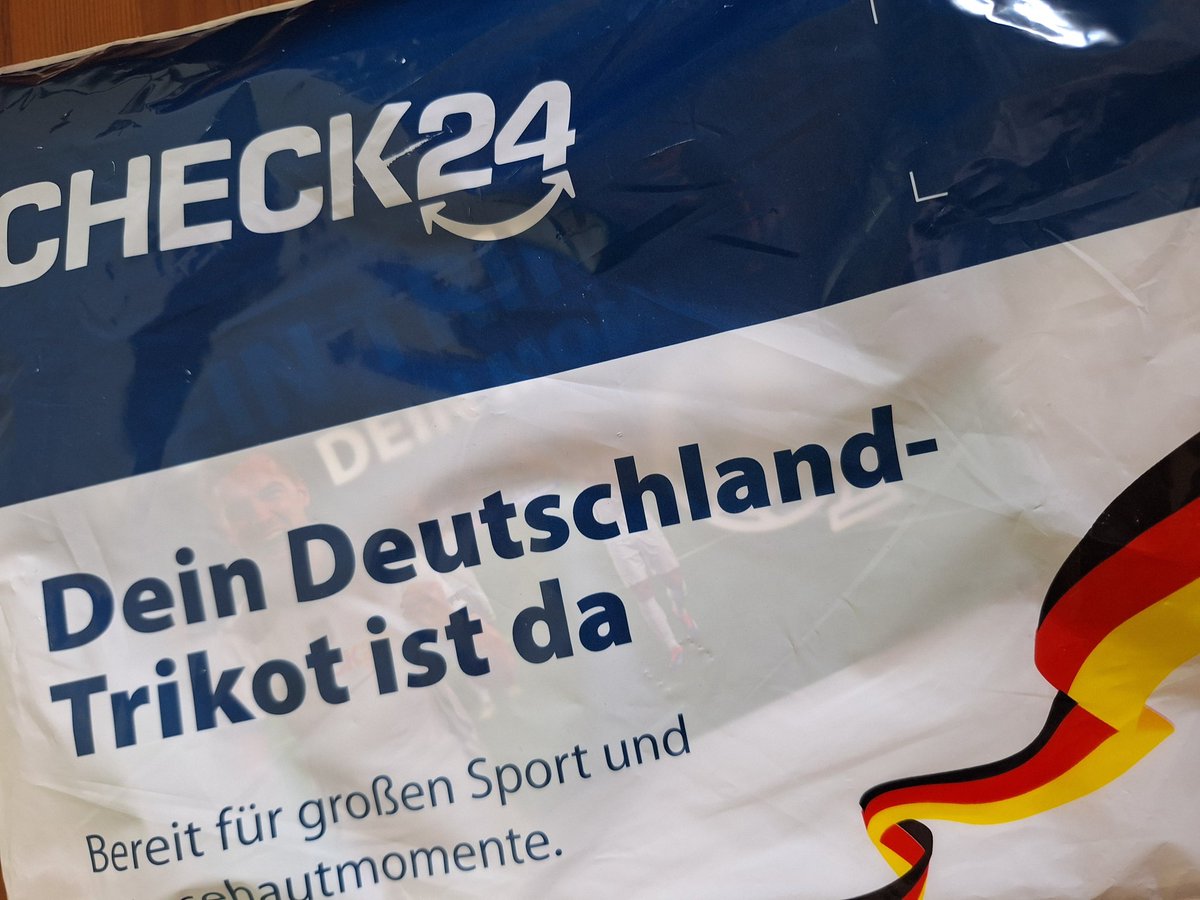 man_sunglasses's tweet photo. Da ist das Ding #check24 Trikot😎wenn das jetzt nicht passt werde ich #Agro 🤣 https://t.co/2uut06B2vK
