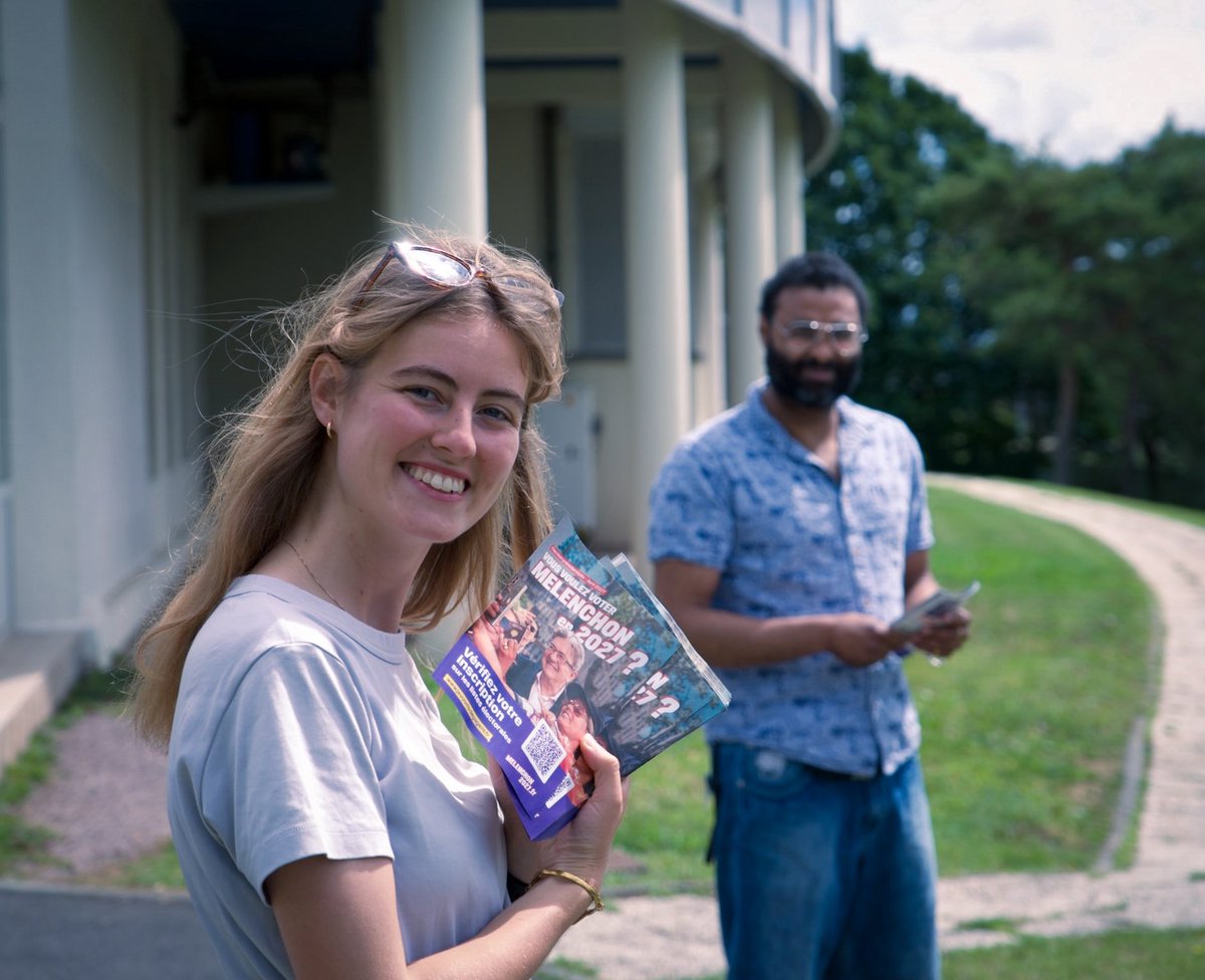 emma_frr's tweet photo. La campagne est lancée 🚀

Tractage devant l'université de Caen pour l'inscription sur les listes électorales.

En 2027, les nouvelles générations peuvent faire la bascule. @JLMelenchon porte le seul programme à même d'améliorer les conditions d'études et de travail des jeunes✊ https://t.co/74Q44vNMWQ