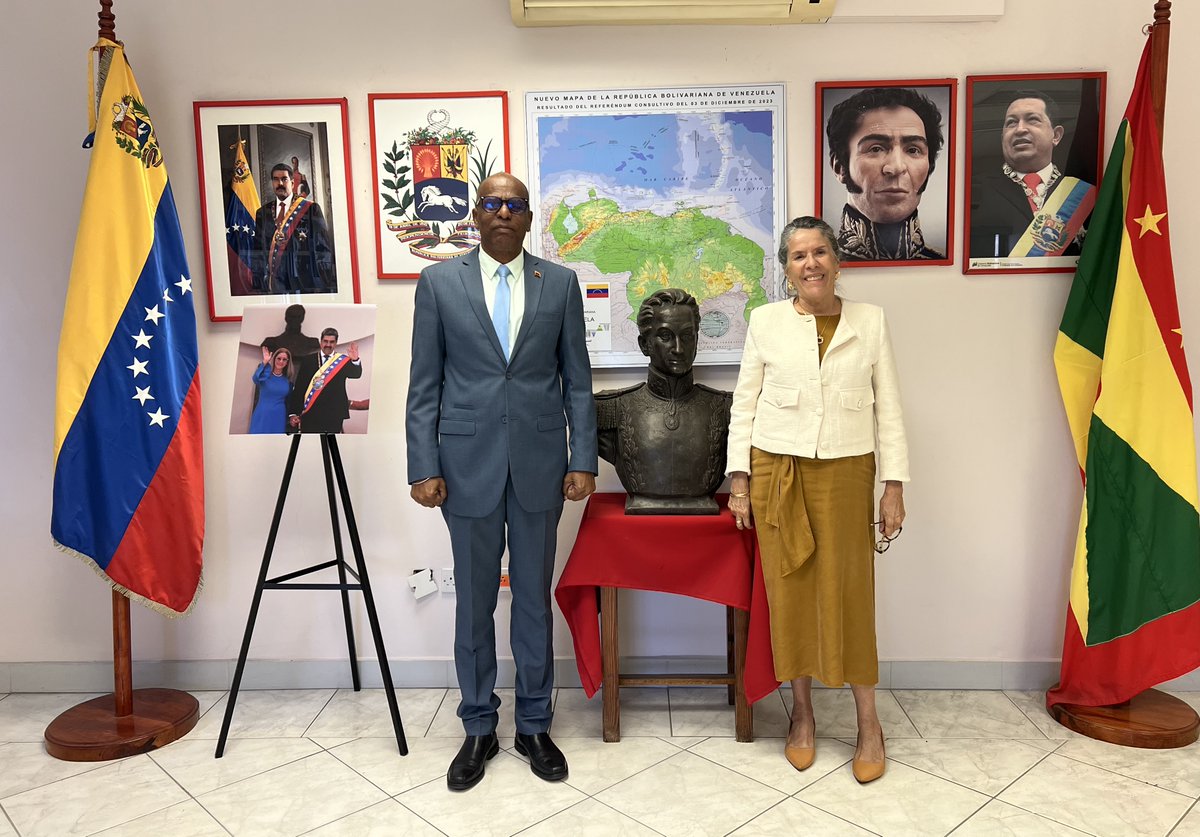 embgrenada_ve's tweet photo. El Embajador de Venezuela  @guerrero_veloz   Decano del cuerpo diplomático recibió una visita de cortesía de la Embajadora de  La República  Federativa de Brasil  para Granada, H.E. Maria Elisa Teofilo de Luna  En  el marco de la Diplomacia Bolivariana de Paz
@yvangil @rlicausi https://t.co/MO5s2qy1aC