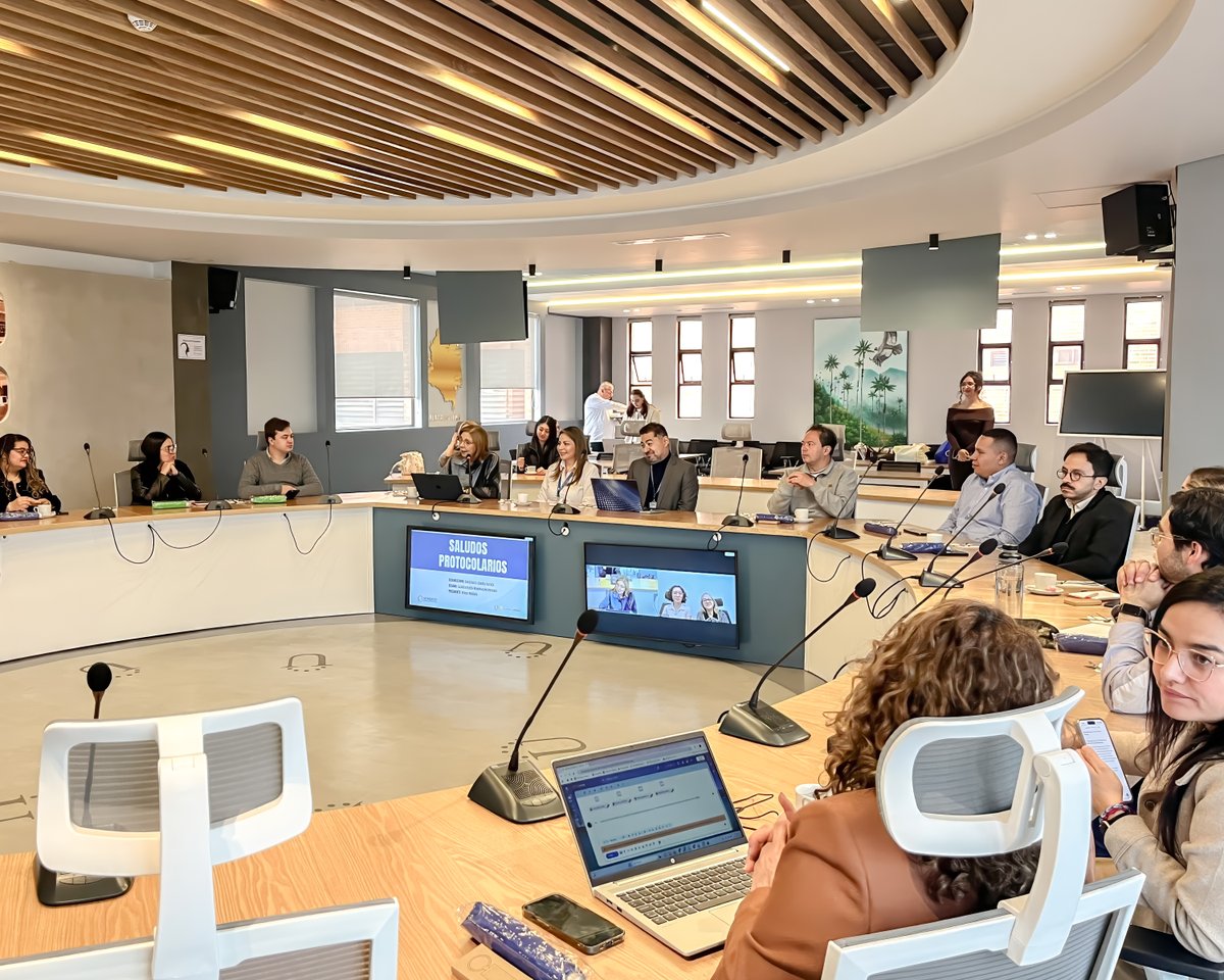 AFADECO1's tweet photo. Agradecemos a la @UniversidadUNAD  por acompañarnos en el desayuno académico organizado por AFADECO. Fue un espacio valioso de encuentro entre decanos y directivos para discutir retos y oportunidades en la formación de economistas en Colombia. https://t.co/fuBHpRqGGF