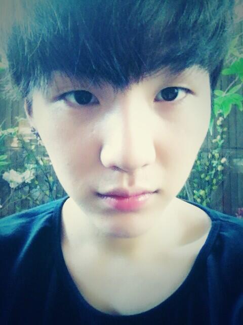 mygthroughyears's tweet photo. 13 years ago today, Yoongi tweeted

🐱 Cut cut my hair https://t.co/qXIg3ERE5E