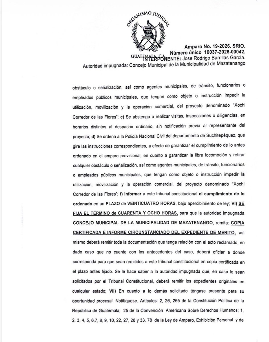 MaraFHerrera1's tweet photo. El alcalde Carlos Villagran y el Concejo Municipal de Mazatenango acaba de estrellarse contra el Estado de derecho. La justicia otorgó amparo provisional al proyecto Xochi Corredor de las Flores, frenando en seco los abusos de las autoridades locales.  

 Orden fulminante para retirar todo bloqueo y agente municipal que asfixie la operación comercial.  

 Prohibición absoluta de hostigar con inspecciones fuera de horario.  

 Instrucción directa a la Policía Nacional Civil para desmantelar cualquier obstáculo si la alcaldía intenta resistirse.  

Tienen exactamente veinticuatro horas para acatar la orden bajo apercibimiento legal. El capital privado se respeta y la certeza jurídica no es negociable.