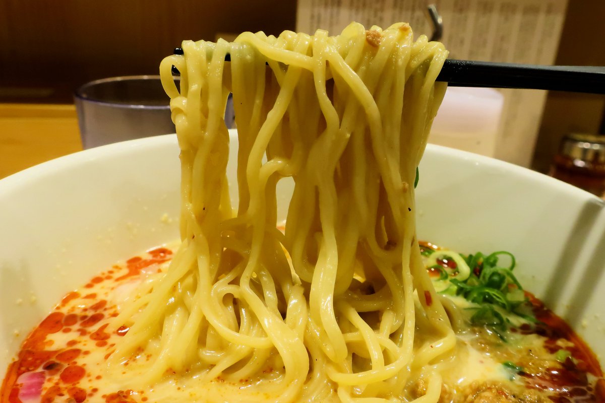 furawa's tweet photo. 中華そば はぎや＠相模大野（相模原市南区相模大野）にて冷やし担々麺1,000円
オープン直後以来二回目の訪問。
メニューは若干リニューアルし、夏に向けてつけ麺と冷やし担々麺が始まっています。
冷やし担々麺は豆乳ベース、まろやかな口当たりと辛さ控えめの味わい。
ライスが欲しくなるけど、券売機は遠い。

https://t.co/Magt2hR77F
@hagiya_specialty_ramen
#相模大野
#冷やし
#担々麺
#ラーメン
#限定麺