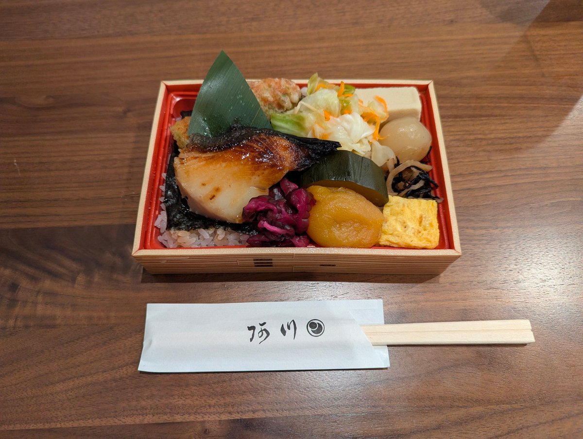 sancharoom's tweet photo. こんにちは！！ 
株式会社IEYAです🏠

​ずっと気になってた創作和食 阿川さんでお弁当をテイクアウト。

この丁寧に作られたおかずの数々、開けた瞬間からテンション上がる…！

今日はちょっと贅沢なランチタイムにします。いただきます！

 #世田谷区  #三軒茶屋  #三茶  #三茶グルメ ​#ランチ記録 #海苔弁当