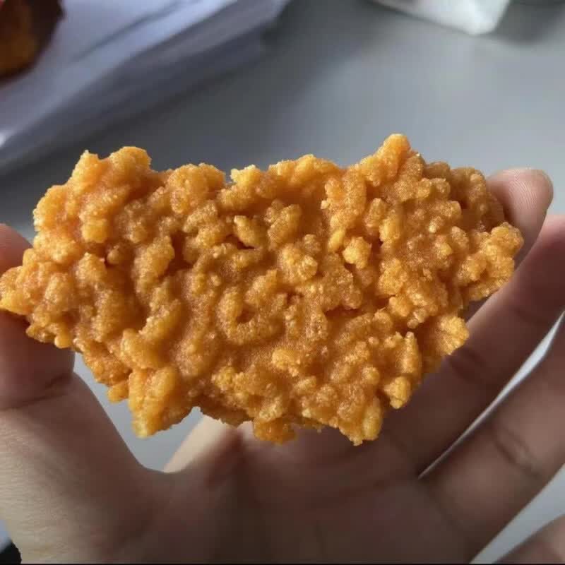 UserphJaba's tweet photo. Sharing my new favorite salted egg yolk crispy rice chips with you all—crunchy, savory, and totally addictive! Who’s tried these ， https://t.co/6M7SrrFGSp
