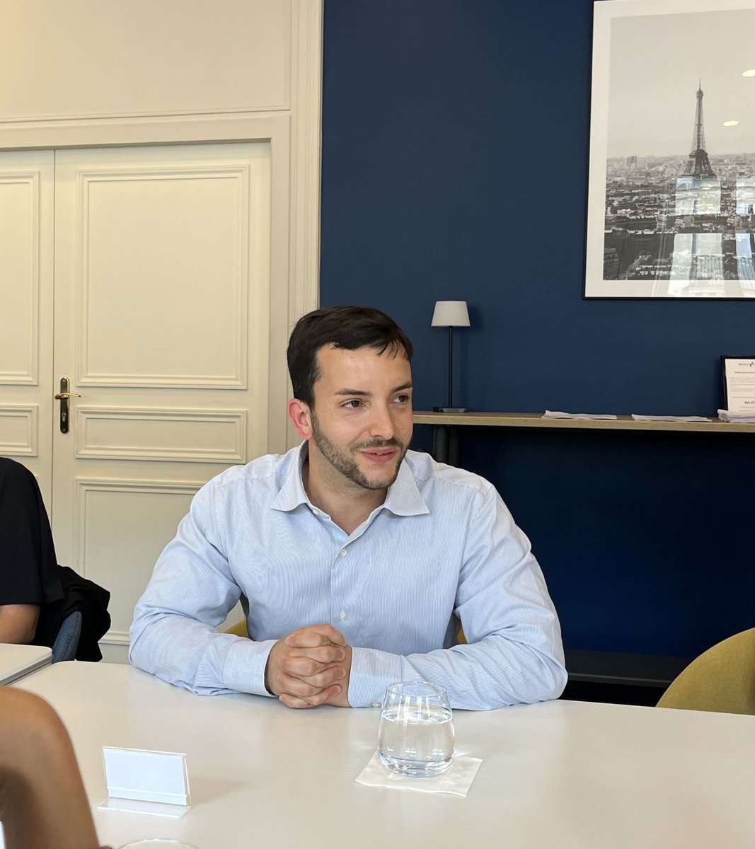amchamfrance's tweet photo. 🎤 Rencontre avec Jean Philippe Tanguy, Président délégué du groupe Rassemblement National à l’Assemblée nationale.

👉 Des échanges francs et concrets sur les grands enjeux économiques de la France, à quelques mois des Présidentielles, parmi lesquels :
▪️ L’état des finances publiques et les leviers envisageables pour rétablir l'équilibre des comptes publics 
▪️ La nécessité de simplifier le cadre administratif et réglementaire, tout en réduisant la pression fiscale
▪️ Le besoin de montée en compétence dans certains secteurs clés et l’adaptation de la formation aux besoins des entreprises 
▪️ Les atouts de la France en matière d’attractivité : productivité, infrastructures, modèle énergétique... 

🙏 Un grand merci, Monsieur le Député, pour votre écoute lors de cette discussion interactive.