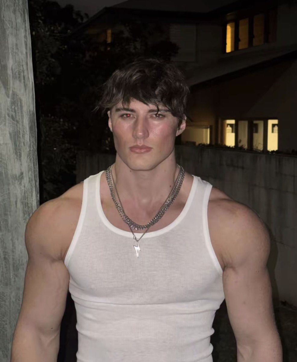 Clav0Updates's tweet photo. Clavicular’s friend Androgenic shows off how he looks after getting 4 cosmetic procedures 👀

▫️Rhinoplasty (February)
▫️Hair Transplant (February)
▫️Buccal Fat Removal (May)
▫️Jaw Liposuction (May) 

June 2025 vs June 2026 https://t.co/nqhRD9CdH4
