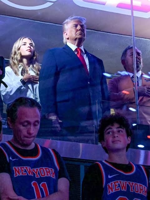 Rembitroll's tweet photo. @GuacamayanLeaks chequen este dato. Titular del SATQ en quintanarroo derrochando dinero en partido de finales del basketball junto a Trump #ViVaLa4T @CarlosLoret https://t.co/SHbQ1pLzyL