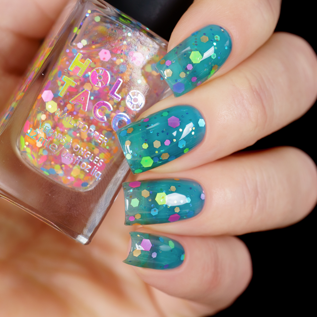 holotaco's tweet photo. Help, we're still at the picnic party 🧺🐜 Which #holotacocombo with Picnic Party Taco are you packing in your basket? 🥪
☁️ melanated.mani in Sky High + Glossed &amp; Found
💄 aanchysnails in Glossed &amp; Found
🧊 yyulia_m in Meltdown
🍊 your.girl.vee in In My Peelings
#holotaco https://t.co/RD6T00lGI4
