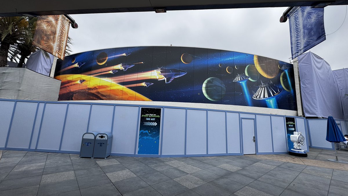 FrshBakedDisney's tweet photo. The Buzz Lightyear mural is back. Not replaced or gone. Just renewed. Clean and bright. https://t.co/2RsgOTtomc
