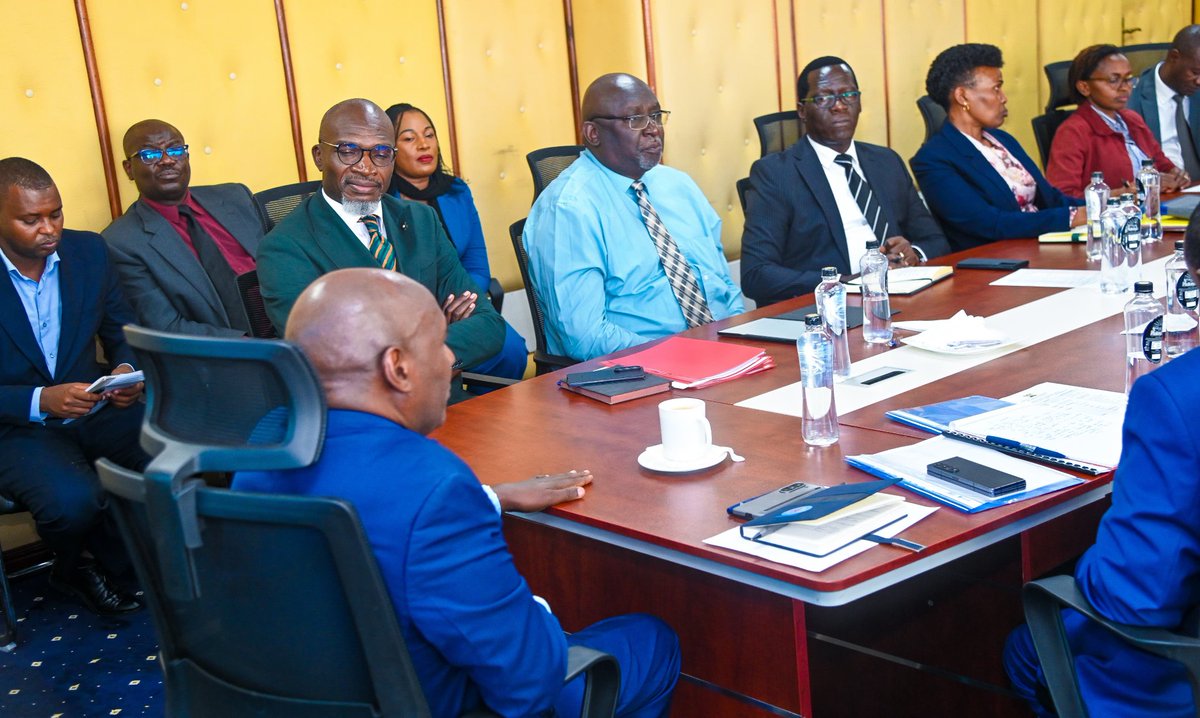 harsama_kello's tweet photo. Today,I held  inaugural familiarization meeting with departmental heads and senior officers of the State Department for Petroleum @SDP_KE. The engagement provided an opportunity to understand the Department’s mandate, ongoing programmes, and strategic priorities. https://t.co/ZxlyMm5RLq