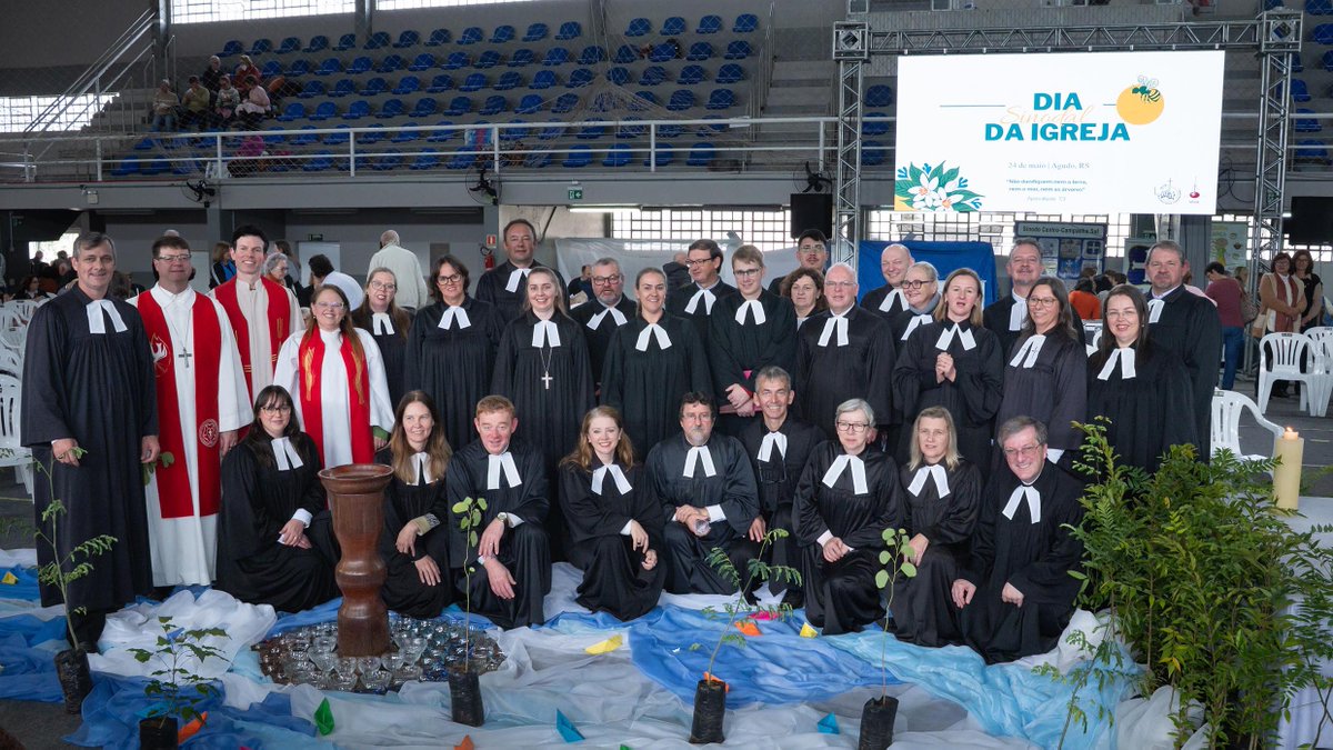 lutheranworld's tweet photo. A reunion to celebrate faith and care for creation 

After years apart, southern Brazil Lutheran congregations reunited recently in Agudo where they celebrated in worship and received more than 800 tree seedlings as a sign of their commitment to care for creation.
Read more: https://t.co/4lJWxmFaBA
#LutheranWorld #IECLB #Brazil https://t.co/eFNWBXErgP