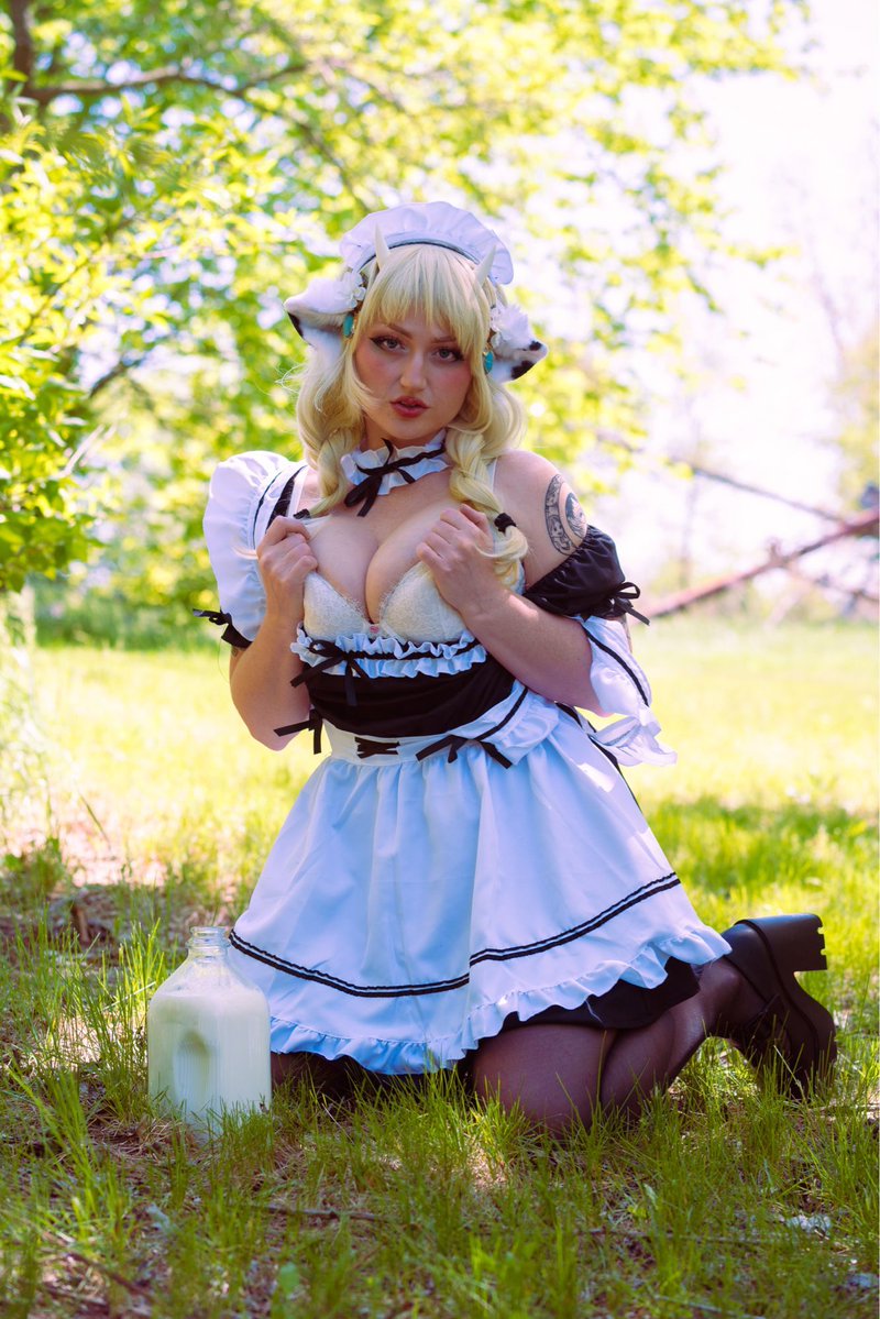 CosplayDeviants's tweet photo. Today’s set release is another collaboration with Moe Pop with Dolly cosplaying as the mascot for their new Creamy Dream soda! Check out the full photo set on our site now, and go support Moe Pop’s Kickstarter 🥛🎉
•
#maiddress #farmgirls #cowears https://t.co/hIwcXEIDOk