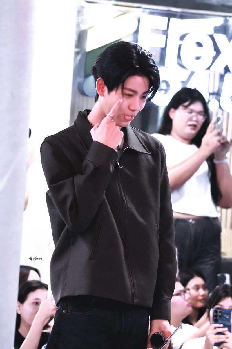 YPanyanan's tweet photo. 080626 | #Flex1045xWhenOrangesFall
เปล่งประกายท่ามกลางผู้คนมากมาย
#almondbabybigboy @almondsleepp #AlmondProgress #แอลม่อนโปรเกรส https://t.co/5x2LFFm5d7