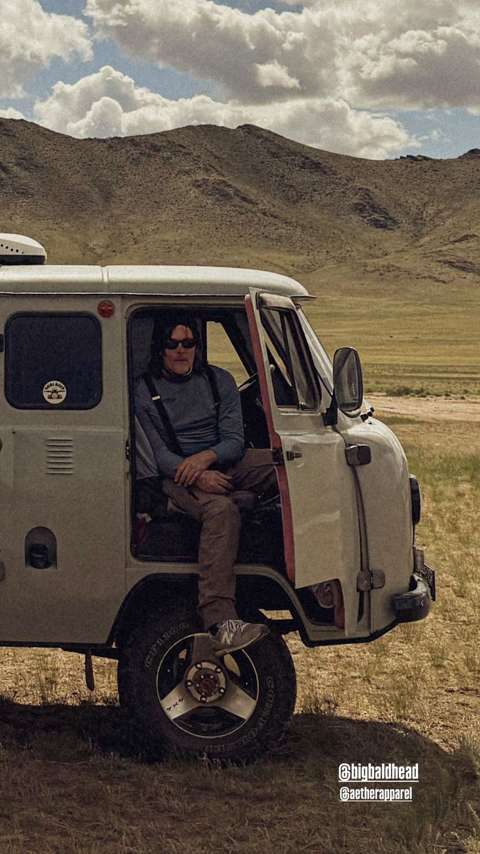 reedusnetwork's tweet photo. Norman Reedus during his bike trip in Mongolia. Posted on June 9th.

©️ earlemotors / jonahssmith | Instastory

#normanreedus #ノーマンリーダス https://t.co/fGGprDstwn
