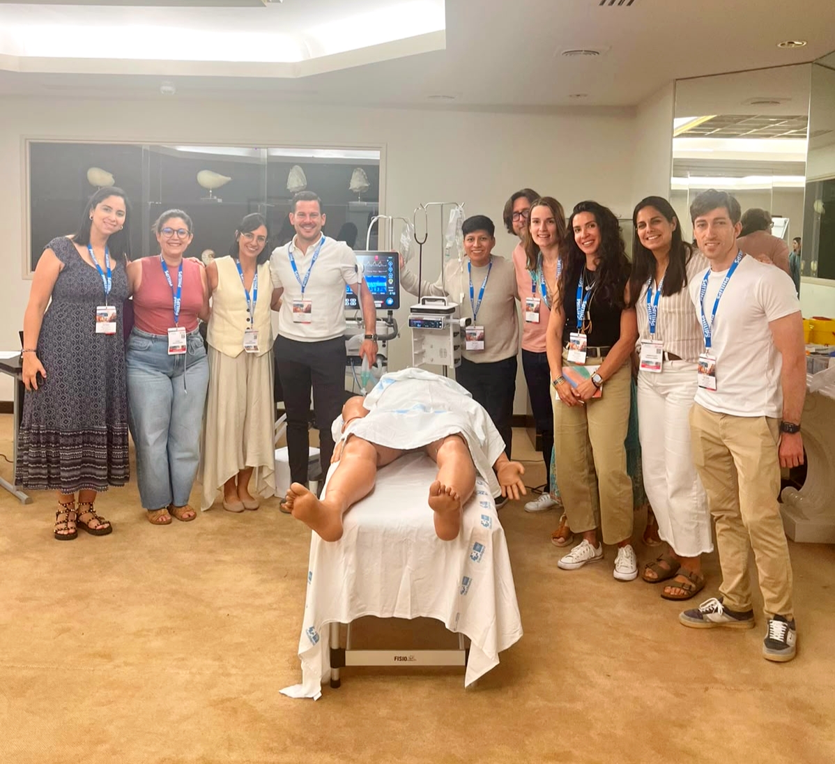 semicyuc's tweet photo. Corner de simulación. Taller de Implementación y seguridad clínica en la administración de sedación inhalada en la UCI. ¡Manos a la obra!
#semicyuc2026 https://t.co/4ULekNPEdV