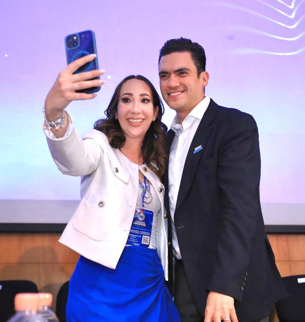 JorgeRoHe's tweet photo. ¡Muchas felicidades @NoemiLuna_Zac! 

Te deseo un año lleno de bendiciones, alegría y nuevos logros. Gracias por tu compromiso y por seguir trabajando con convicción por Zacatecas y por México. 🇲🇽 

¡Te mando un fuerte abrazo! https://t.co/tP6FPhpUU6