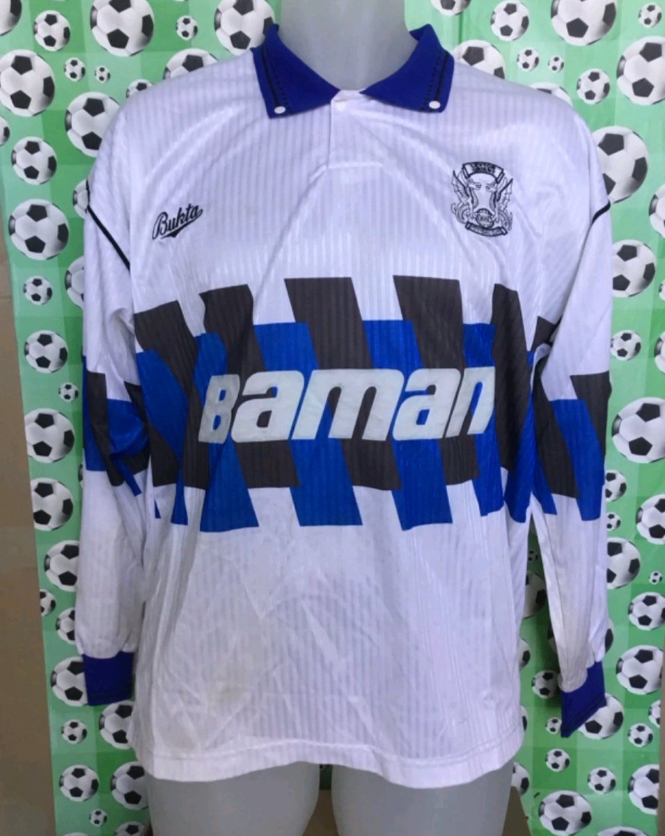 CraigTheTrain's tweet photo. @Orient_Ed @richdenm @OrientOutlook Or blue and orange like 1999-2000.

But I think white and blue with black trim like the away kits of the early 90s would be best. https://t.co/ofoZjGU0vG