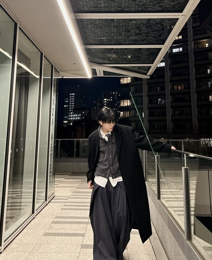 pinkyumenjoyer's tweet photo. yk the clothes are gonna EATTT when your designer looks and dresses like this https://t.co/yV6EpflC25