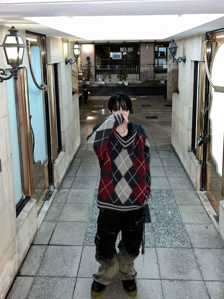 pinkyumenjoyer's tweet photo. yk the clothes are gonna EATTT when your designer looks and dresses like this https://t.co/yV6EpflC25