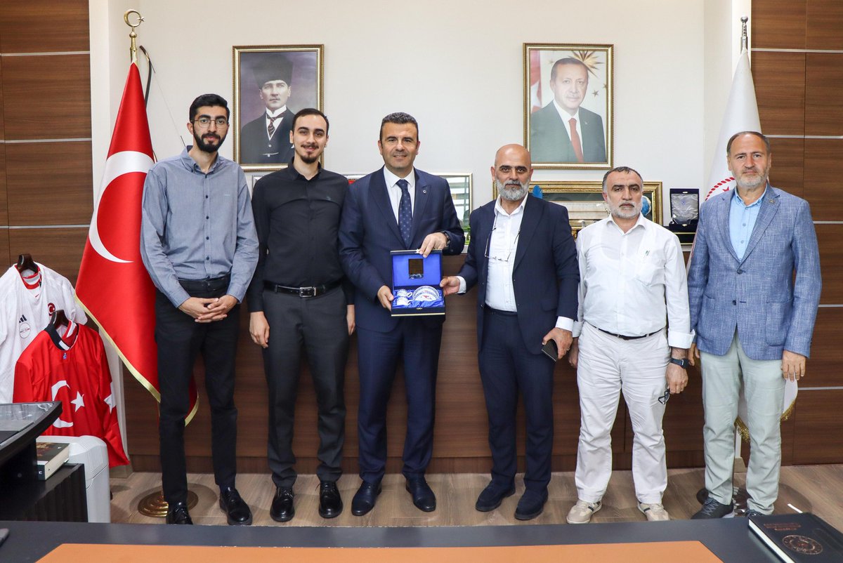ensarkagithane's tweet photo. İstanbul Gençlik Spor İl Müdürümüz Sn @muhittinozby ı STK Başkanlarımızla Makamında ziyaret ettik. Güleryüzü ve Kıymetli desteklerinden dolayı Müdürümüze teşekkür ederiz. https://t.co/gxTJougis7