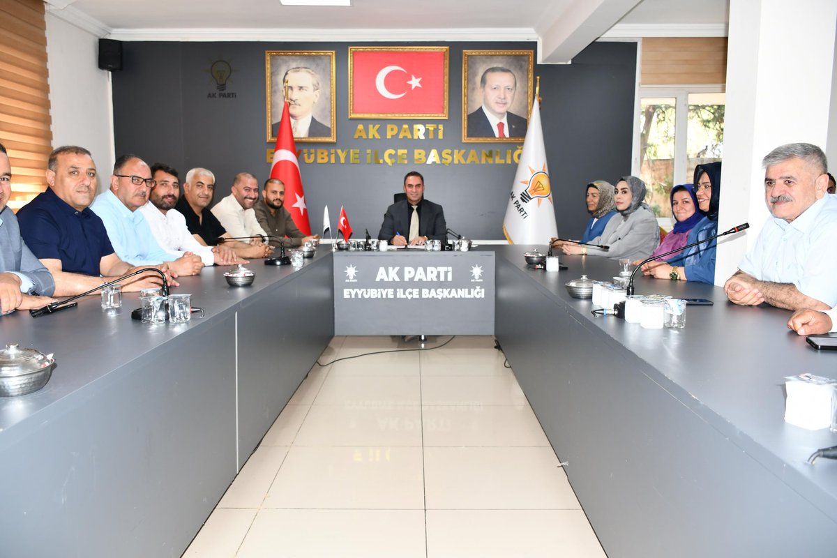 EyyubiyeAkParti's tweet photo. İlçe Başkanımız Süleyman Elgün başkanlığında haftalık olağan Yönetim Kurulu Toplantımızı gerçekleştirdik.

Toplantımızda gündem maddelerini değerlendirerek teşkilat çalışmalarımız üzerine istişarelerde bulunduk.

Alınan kararların teşkilatımıza, ilçemize ve hemşehrilerimize hayırlı olmasını diliyoruz.

#MilletimizleYolumuzBir
#SüleymanElgün #AkEyyübiye #Eyyübiye

@RTErdogan @Akparti @abuyukgumus @hakanaksu058 @farukaytek @mustafaelitas @acarfaruka @Ziverozdemir @milhamigunbegi @bybekirbozdag @AEminOnenOfis @ProfDrDusak @CYAZMAC @malicevheri @ibrahimeyyupogl @HikmetBasak_63 @av_mfaruk @ElgunSuleyman @SalihAldeniz5 @Serkankrmz63 @SbrKnk @ihalilesiyok