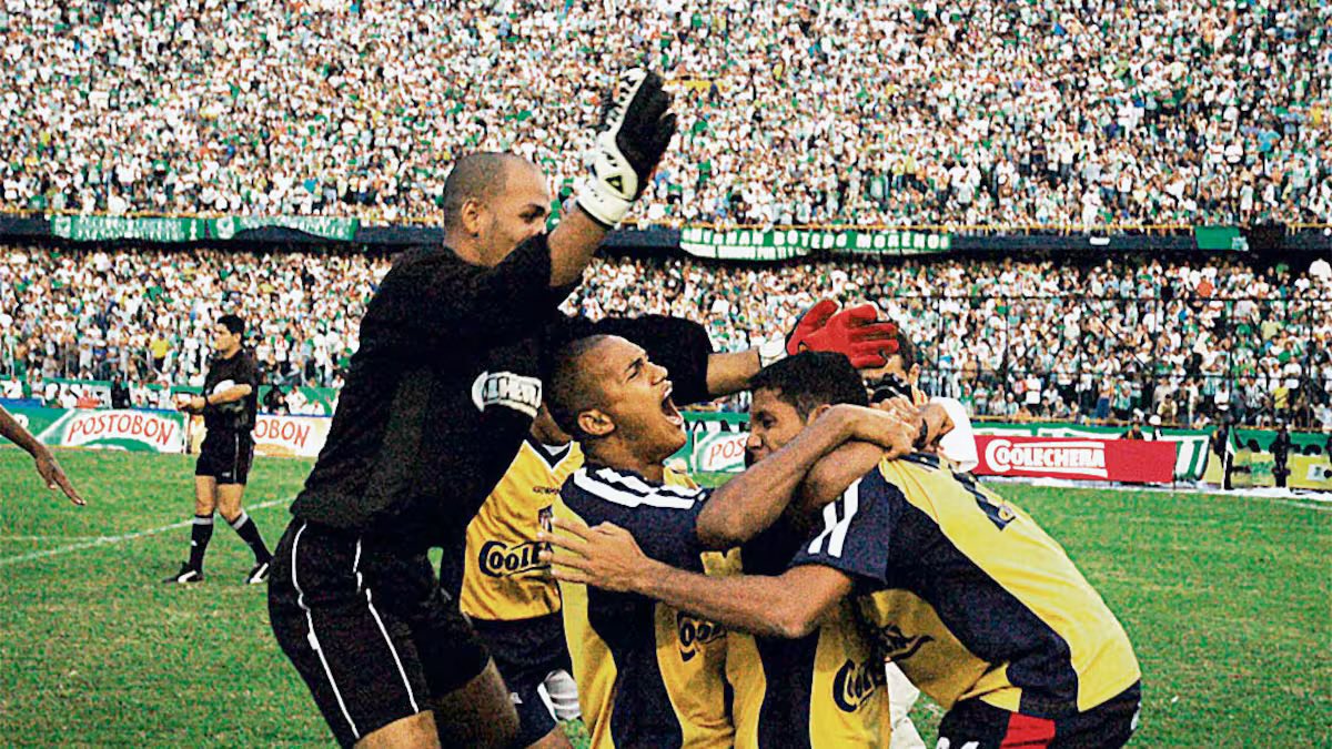 DlaRans_'s tweet photo. Arsenal Campeón 2004
Junior Campeón 2004 en el Atanasio

Arsenal Campeón 2026
JUNIOR CAMPEÓN 2026 en el Atanasio https://t.co/UtFqXjgVz1