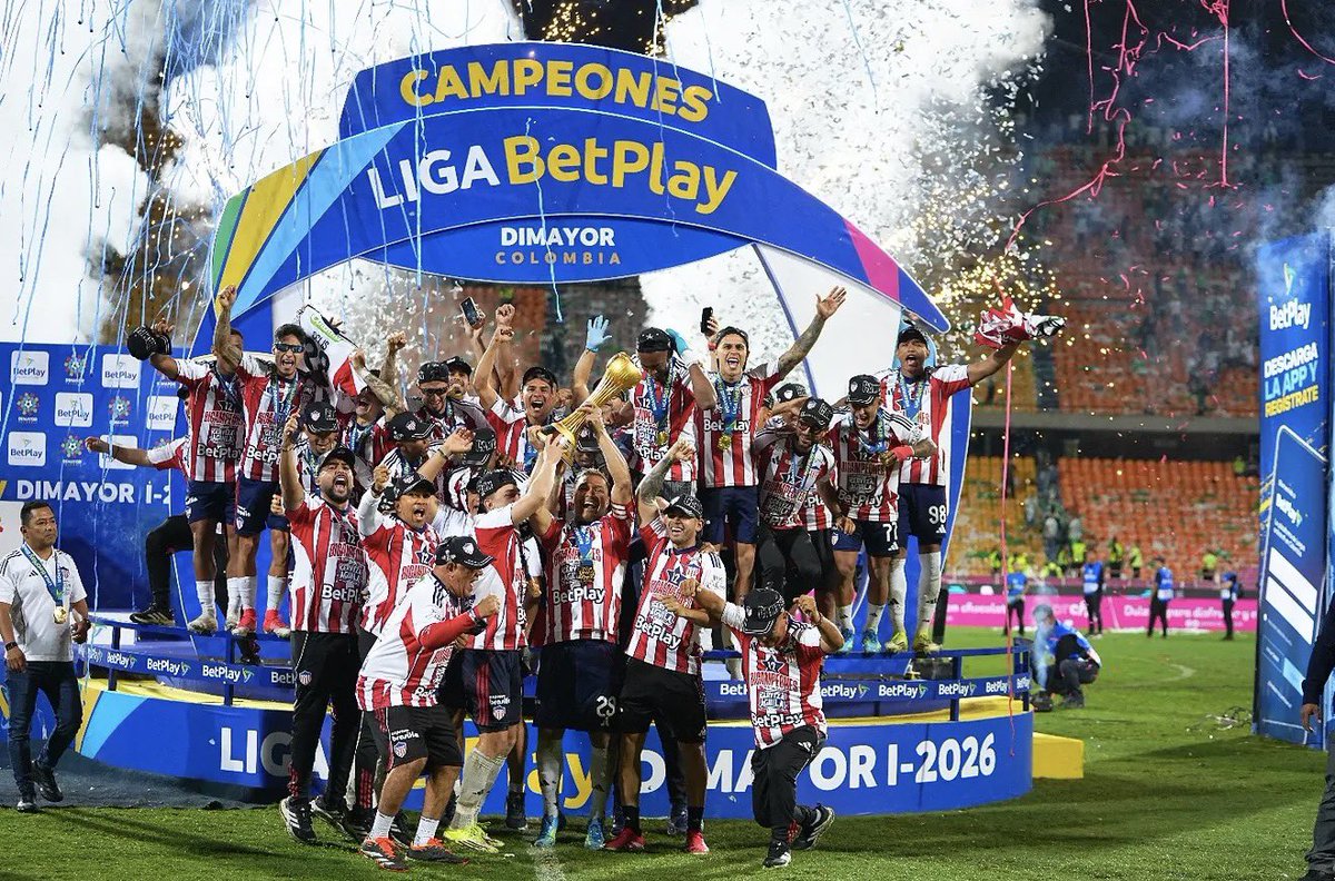 DlaRans_'s tweet photo. Arsenal Campeón 2004
Junior Campeón 2004 en el Atanasio

Arsenal Campeón 2026
JUNIOR CAMPEÓN 2026 en el Atanasio https://t.co/UtFqXjgVz1