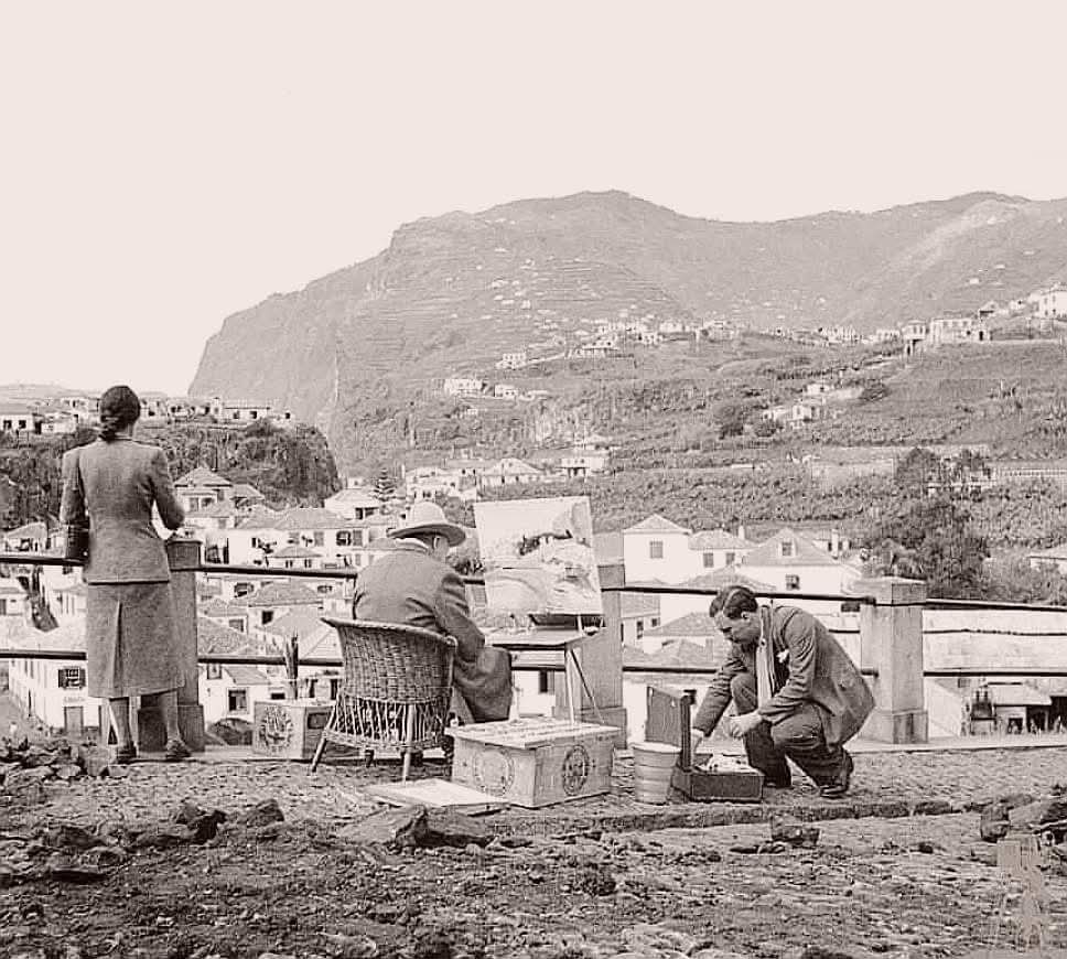madeira600's tweet photo. Winston Churchill pintando a baía de Câmara de Lobos.
5 de Janeiro de 1950
Foto ostenta o logo do seu proprietário

#MadeiraQuaseEsquecida #Madeira https://t.co/LkFB00lEd0