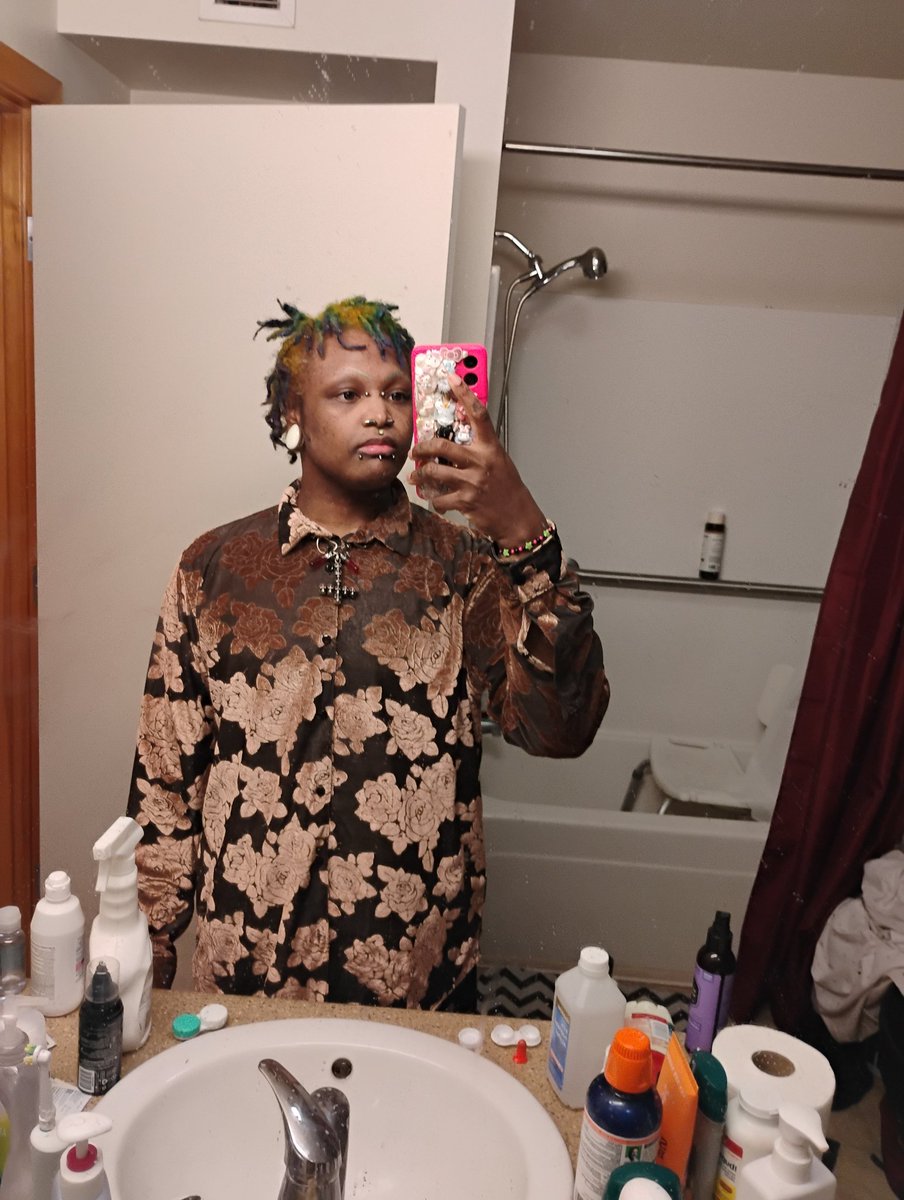 COSMIblrl's tweet photo. Transmasc but eyyyyyyyyyyy lesbians +sapphics who want me https://t.co/LpeUqCe0Wv