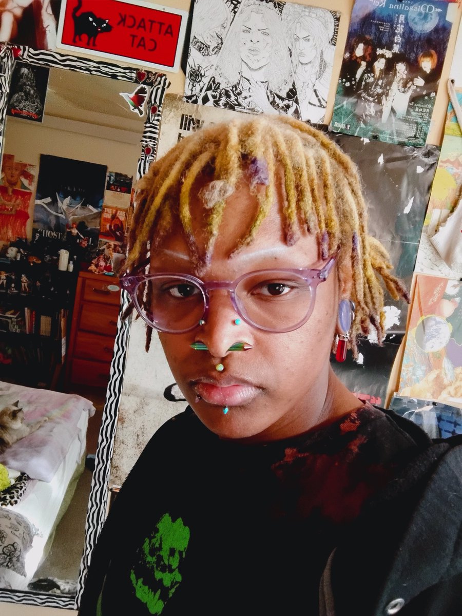 COSMIblrl's tweet photo. Transmasc but eyyyyyyyyyyy lesbians +sapphics who want me https://t.co/LpeUqCe0Wv