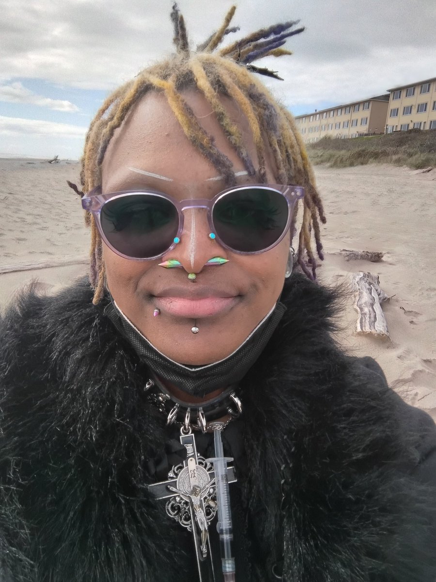 COSMIblrl's tweet photo. Transmasc but eyyyyyyyyyyy lesbians +sapphics who want me https://t.co/LpeUqCe0Wv