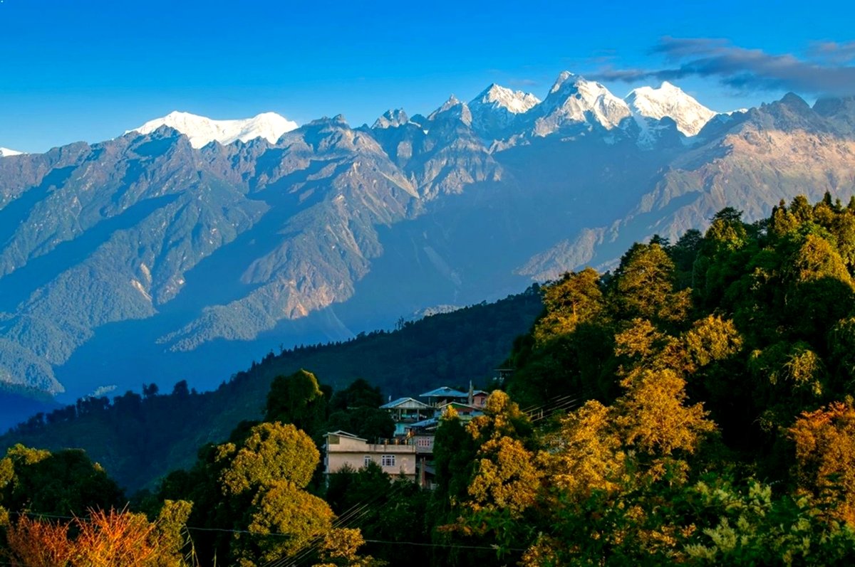 IndiaAesthetica's tweet photo. Ravangla in Namchi, Sikkim 🌸🏔️🌄🇮🇳 https://t.co/S3qAKW4B7R