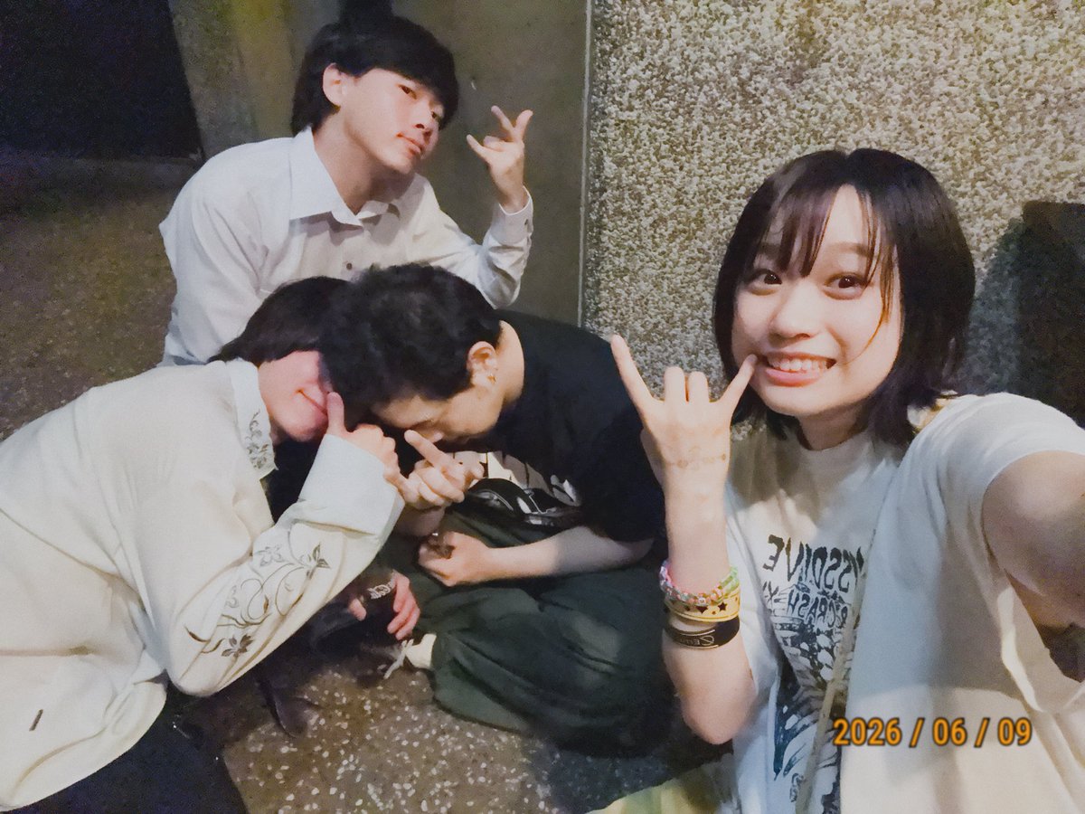 kokunuma2's tweet photo. しほたちの隠れホーム。
ただいま🏠

打ち上げで勝田さんがさ、
号泣しながら
「えんぷてぃぃ😭」って
言ってるところを見て、
しほもどシラフなのに
泣いちゃったよ。笑

あの2人のライブの時、
勝田さんが声をかけてくれなかったら、
Empteaこんな続いてないと思う。
本当にありがとうございました！ https://t.co/uwuSqJy7F5