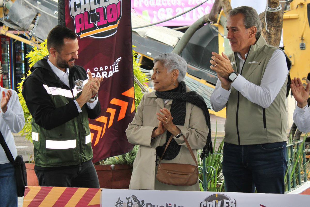 DavidAysa's tweet photo. Con la visión que impulsa el presidente @pepechedrauimx, arrancamos la rehabilitación vial y obras complementarias en la Calle 5 de Febrero, en la Junta Auxiliar de San Felipe Hueyotlipan. 🚧

Con #CallesAl100 mejoran los traslados, se fortalece la seguridad vial y se brindan espacios más dignos para quienes viven y transitan por este punto de la ciudad.

#BienYALaPrimera✅
#LaCapitalImparable🪽