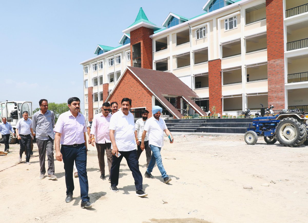 DproUna's tweet photo. दिन हो या रात, विकास कार्यों की निगरानी में लगातार सक्रिय उपमुख्यमंत्री.. कॉलेज, मंदिर, अस्पताल और पुल परियोजनाओं की परखी रफ्तार https://t.co/8XWuhgAO6B
